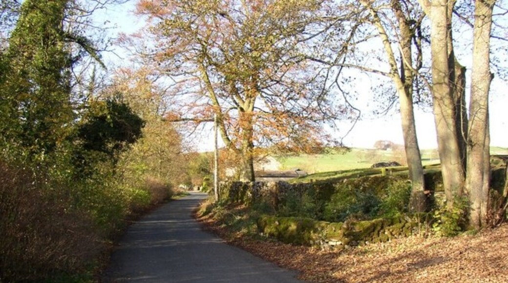 Foto “Scosthrop” tomada por Humphrey Bolton (CC BY-SA); recorte de la original