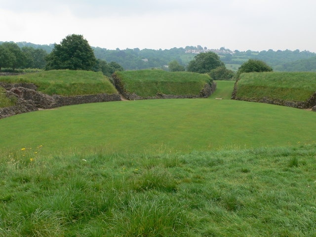 Roman amphitheatre, Caerleon This is the best preserved amphitheatre in Britain. Until 1926, the site was a circular earthwork enclosing a deep hollow and was known as King ARthur's Round Table. However, earlier excavations in 1909 had revealed that it was an amphitheatre and further excavations in 1926 found eight entrances and seating capacity for 6000 people. http://www.caerleon.net/history/amphexcav/page8.html