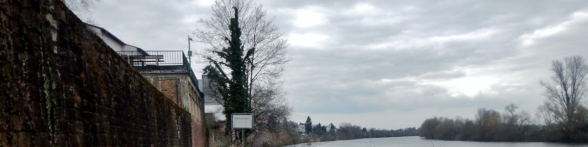 Photo "Ausblick vom 366 km langen Neckartalradweg" by qwesy qwesy (Creative Commons Attribution 3.0) / Cropped from original