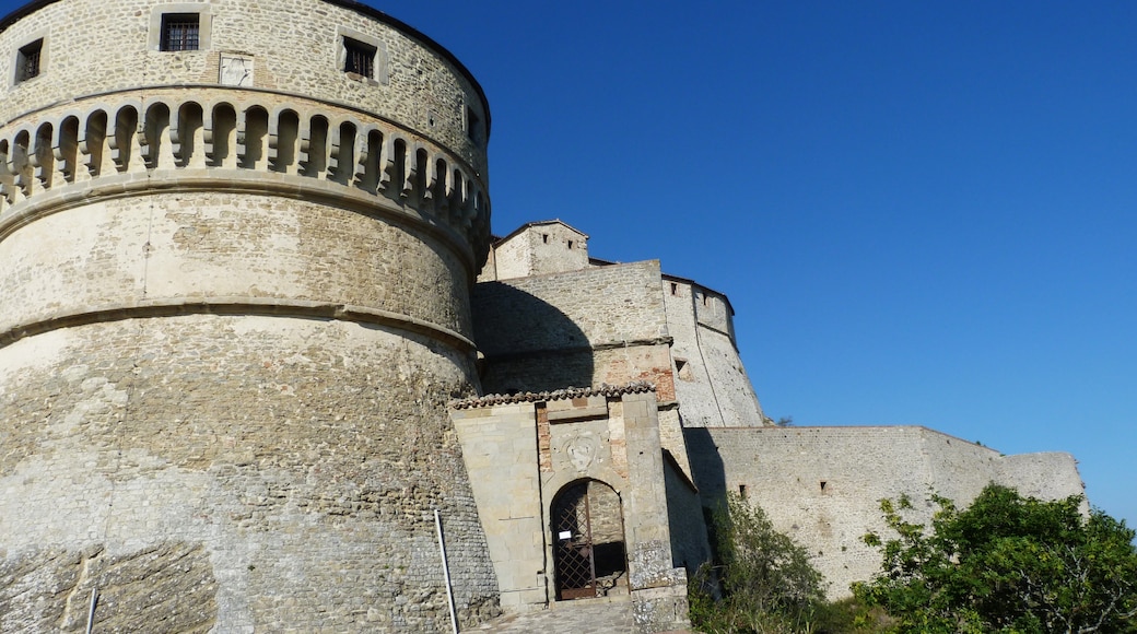 Foto "Fortezza di San Leo" di Sansa55 (page does not exist) (CC BY-SA) / Ritaglio dell’originale