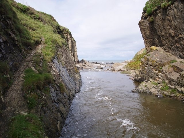 Abbey River canyon. This is the canyon seen in 506095 from within, looking downstream to Blackpool Beach 505994, and showing the very deep dip of the sandstone beds.