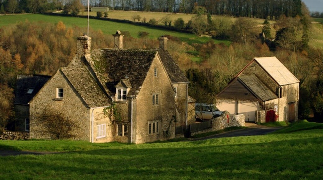 Kuva ”Brimpsfield” käyttäjältä Mike Baldwin (CC BY-SA) / rajattu alkuperäisestä kuvasta