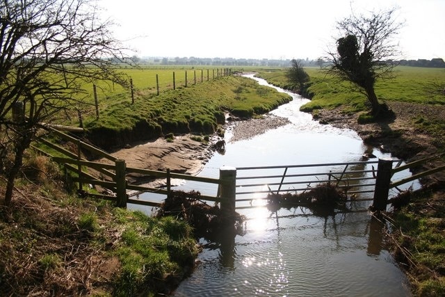 "Låg Toynton"-foto av Richard Croft (CC BY-SA) / Urklipp från original