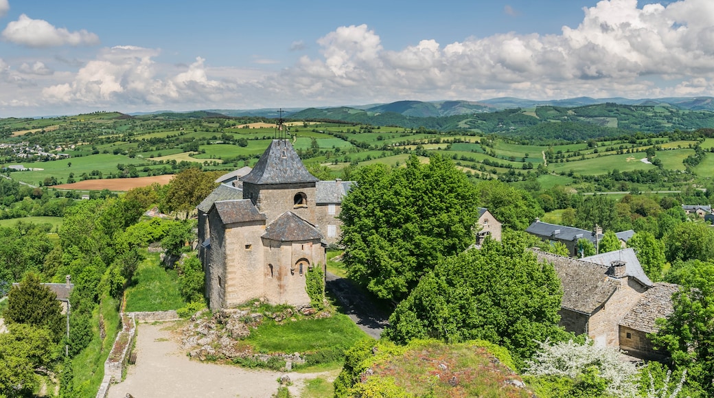 Photo "Saint-Saturnin-de-Lenne" by Tournasol7 (CC BY-SA) / Cropped from original