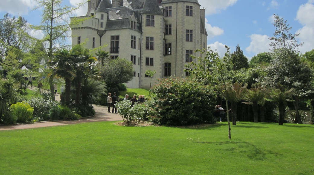 Foto „Schloss Ravalet“ von Xfigpower (CC BY-SA)/zugeschnittenes Original