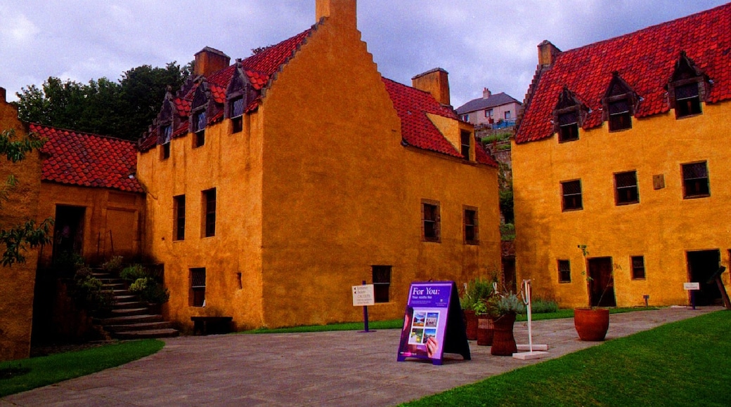 Photo "Culross Palace" by Elisa.rolle (CC BY-SA) / Cropped from original