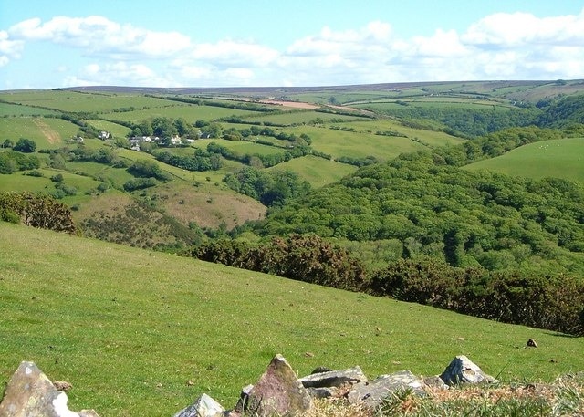 Wilsham from Trilly The tiny hamlet, perched above the wooded East Lyn valley, consists of about half a dozen properties. An interesting account of life here in the early C20 is at http://www.somerset.gov.uk/Archives/exmoor/lethabysummary1.htm . This is from Countisbury Footpath 17 on Trilly Ridge.