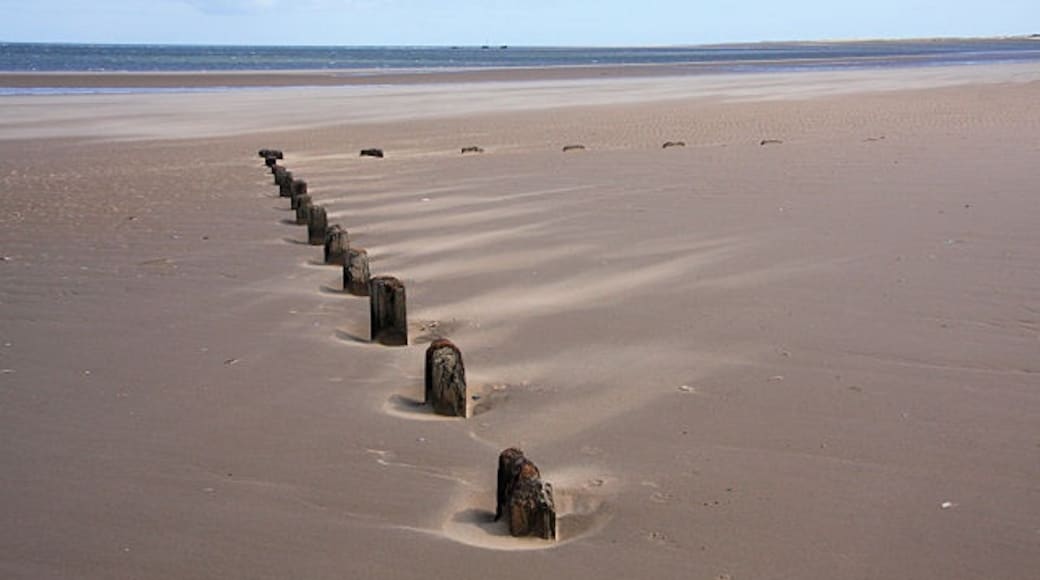 Bob Jones (CC BY-SA) 的「班卡斯特海灘」相片 / 裁剪自原有相片