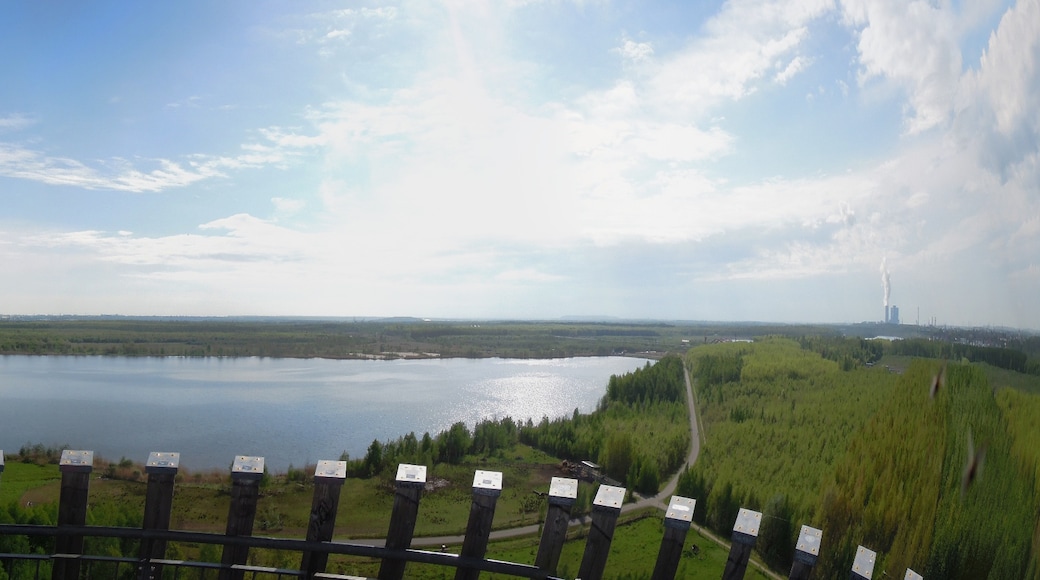 Panoramablick über den Cospudener See vom Aussichtsturm auf der Bistumshöhe im Mai 2015