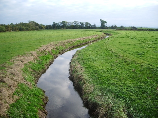 Foto „Holme Abbey“ von Alexander P Kapp (CC BY-SA)/zugeschnittenes Original