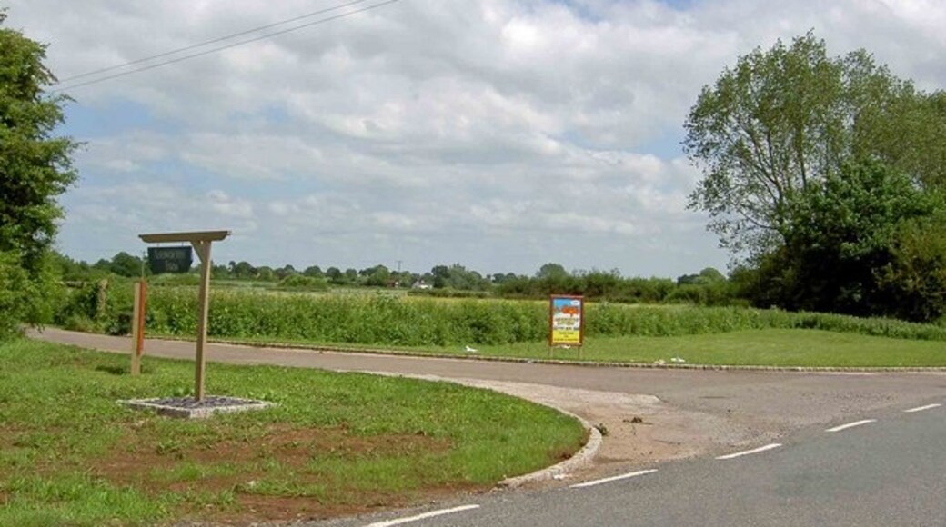 "Tytherington"-foto av Steve F (CC BY-SA) / Urklipp från original