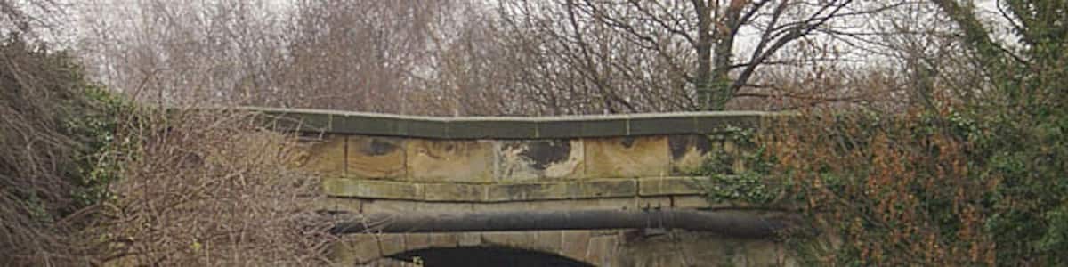 Photo "Bridge over the Don Navigation at Aldwarke A typical canal bridge, it has been superseded by a modern structure more suited to today's traffic." by Alan Murray-Rust (Creative Commons Attribution-Share Alike 2.0) / Cropped from original