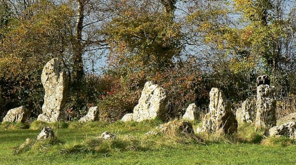 Photo "Rollright Stones" by Brian Robert Marshall (CC BY-SA) / Cropped from original