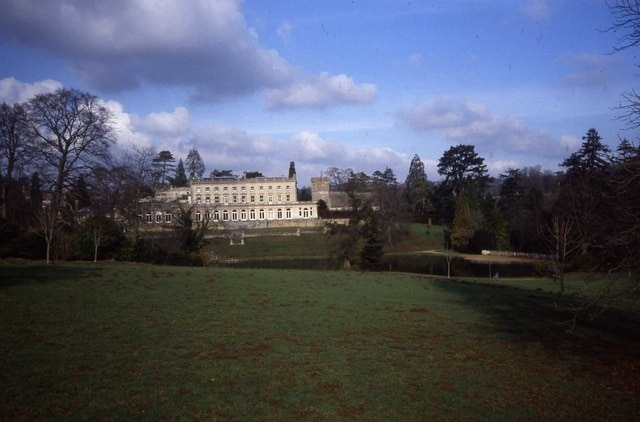 Kuva ”Cowley” käyttäjältä Trevor Rickard (CC BY-SA) / rajattu alkuperäisestä kuvasta