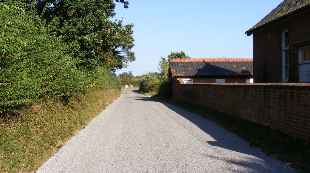 Foto "Marlesford" por Adrian Cable (CC BY-SA) / Recortada de la original