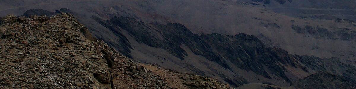 Photo "Der Mulhacén von Westen aus gesehen" by Nilsf (Creative Commons Attribution-Share Alike 3.0) / Cropped from original