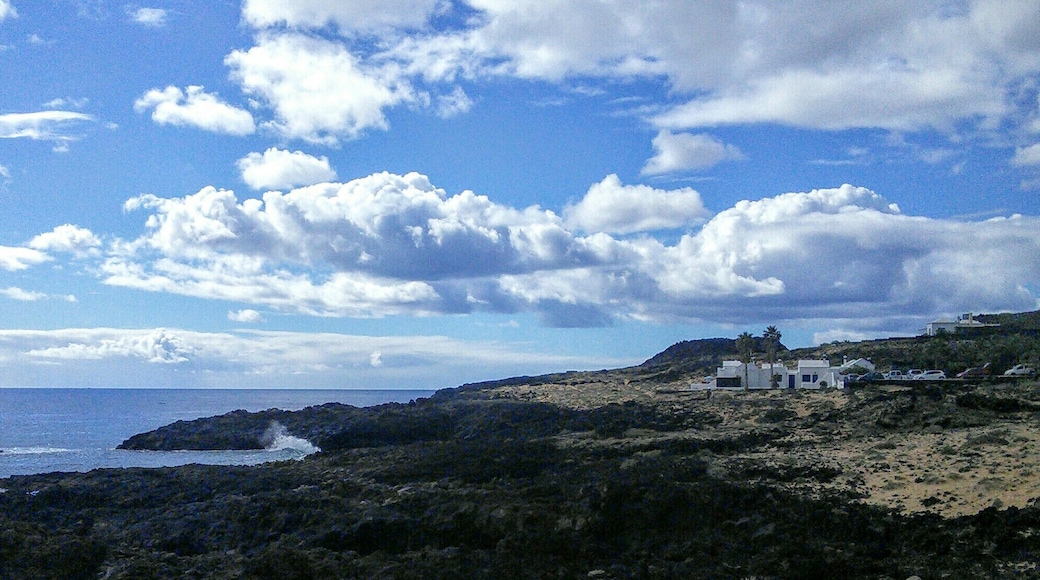 Photo "Charco del Palo" by Maarten Sepp (CC BY-SA) / Cropped from original