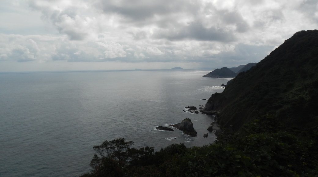 Foto "Kyoga Cape" di kiwa dokokano (CC BY-SA) / Ritaglio dell’originale