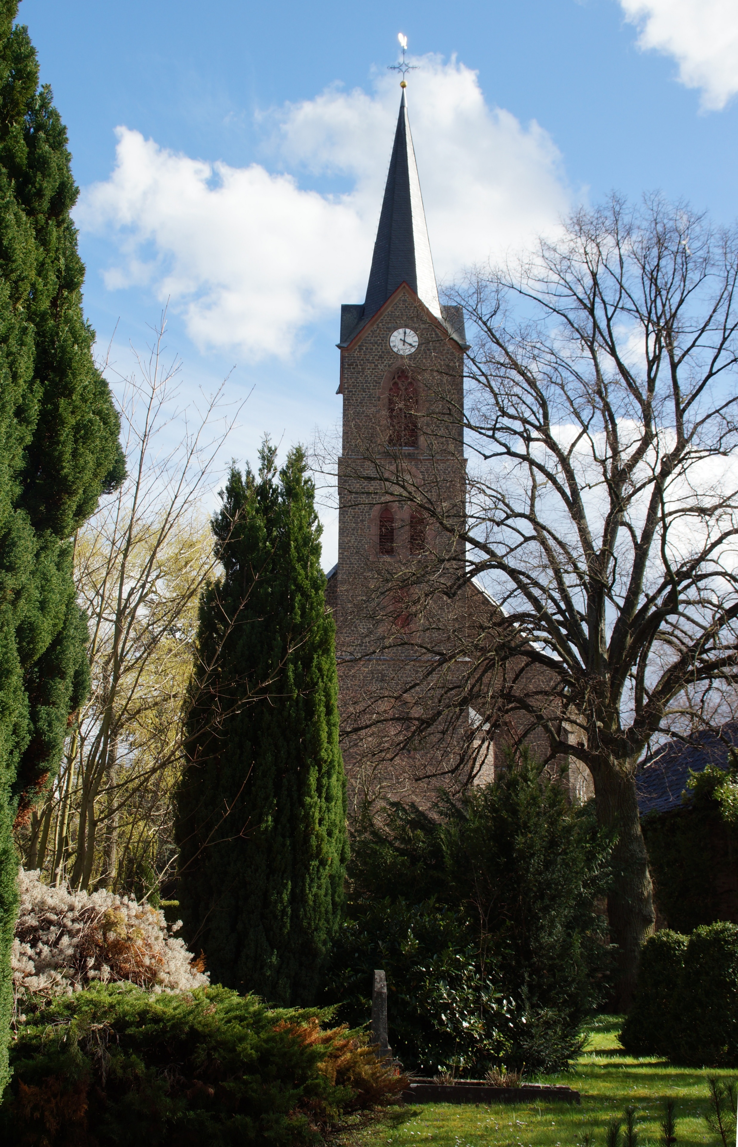 Photo "Euskirchen" by Prof. emeritus Hans Schneider (Geyersberg) (CC BY) / Cropped from original