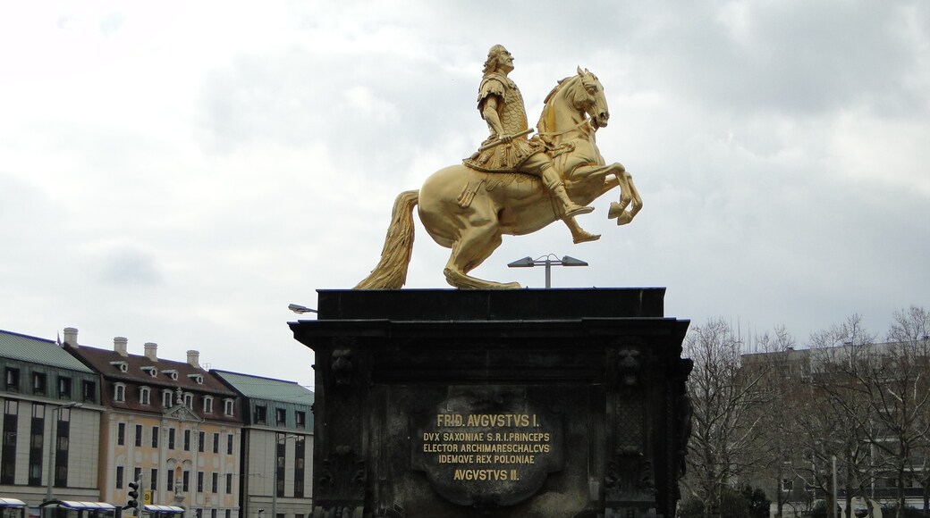 Foto „Goldener Reiter“ von Nikolai Karaneschev (CC BY)/zugeschnittenes Original