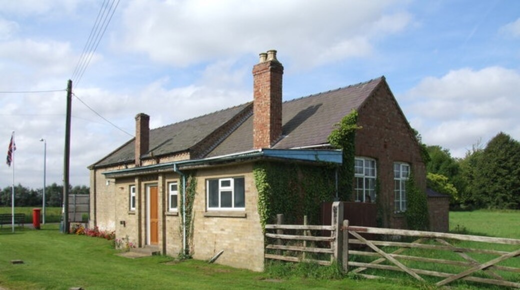 Kuva ”Tattershall Thorpe” käyttäjältä Dave Hitchborne (CC BY-SA) / rajattu alkuperäisestä kuvasta