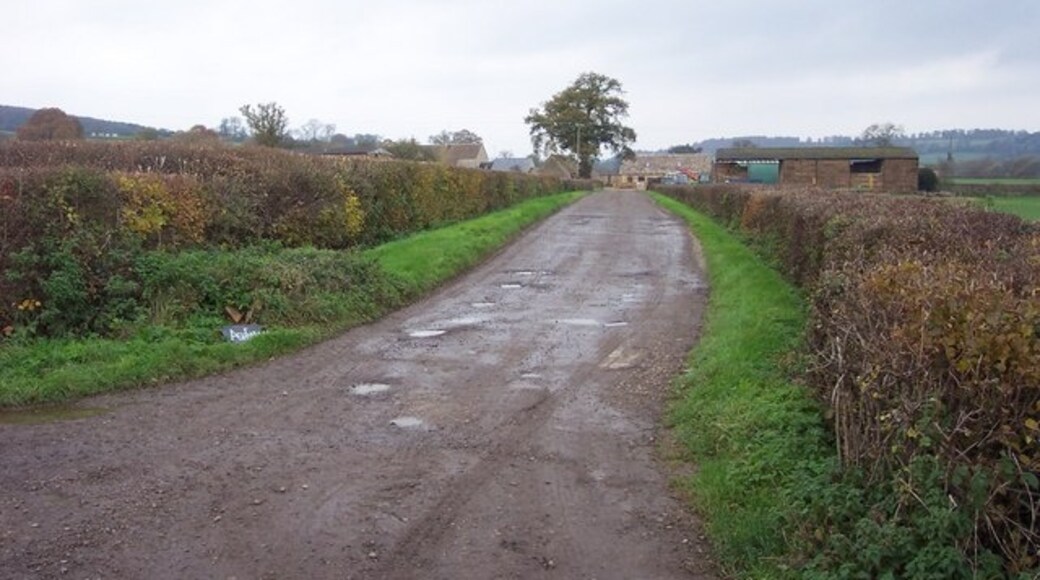 "Oddington"-foto av Jonathan Billinger (CC BY-SA) / Urklipp från original