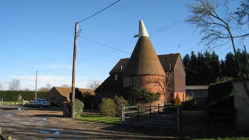 Photo "Staplehurst" by Oast House Archive (CC BY-SA) / Cropped from original
