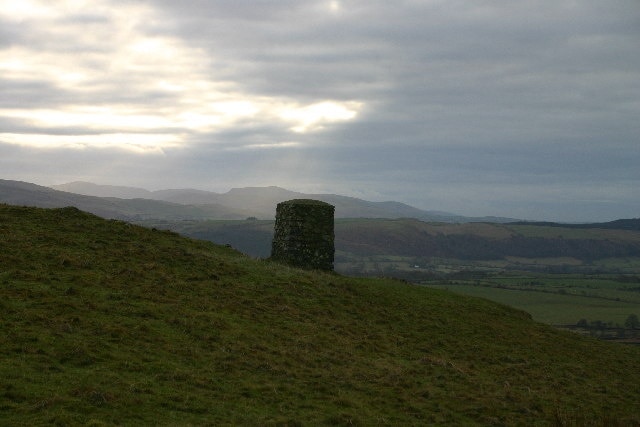 Foto "Bewaldeth and Snittlegarth" de Bob Jenkins (CC BY-SA) / Recortada do original