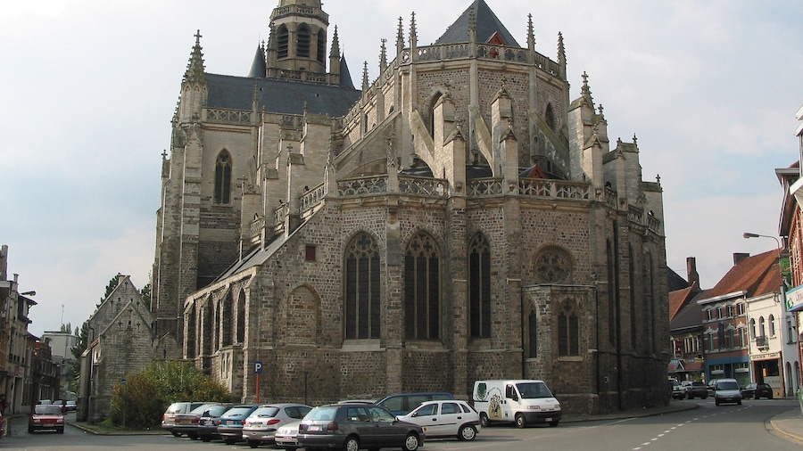 Photo "Wervik (Belgium), the St. Medardus' church (1380-1440)." by Jean-Pol GRANDMONT (Creative Commons Attribution 3.0) / Cropped from original