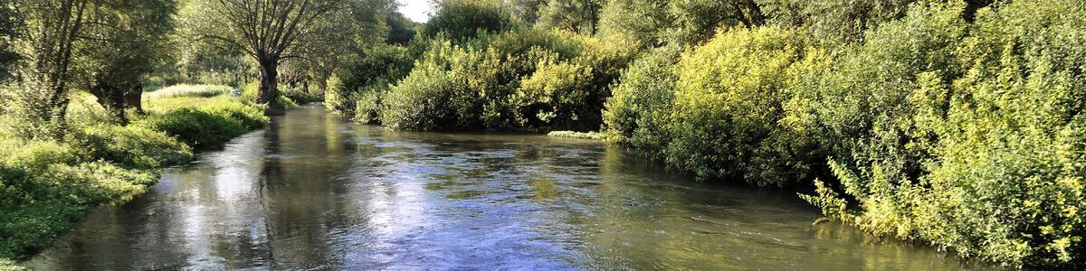 Photo "Fiume Tirino 2013" by Ra Boe / Wikipedia (Creative Commons Attribution-Share Alike 3.0 de) / Cropped from original