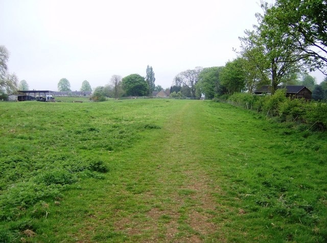 Bridleway into Eydon From the west a bridleway approaches Eydon through this pasture.