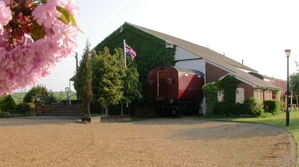 "Earls Barton"-foto av Kokai (CC BY-SA) / Urklipp från original