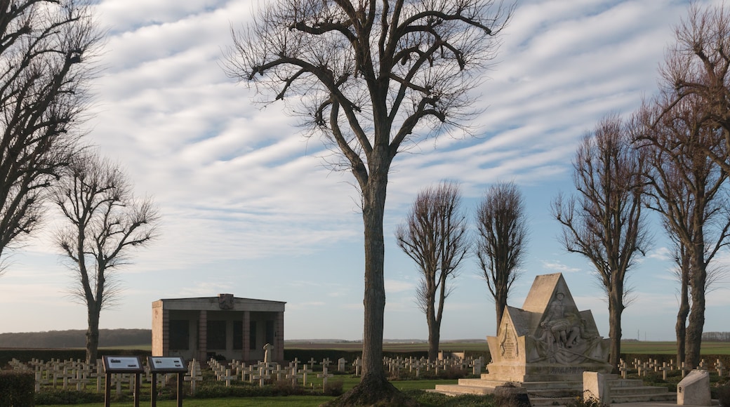 Photo "Neuville-Saint-Vaast" by Daniel VILLAFRUELA (CC BY-SA) / Cropped from original