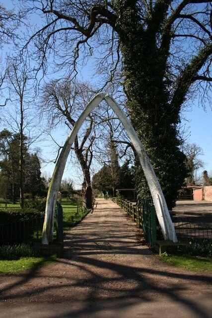 Kuva ”Threekingham” käyttäjältä Richard Croft (CC BY-SA) / rajattu alkuperäisestä kuvasta