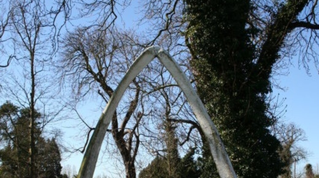 Photo "Threekingham" by Richard Croft (CC BY-SA) / Cropped from original