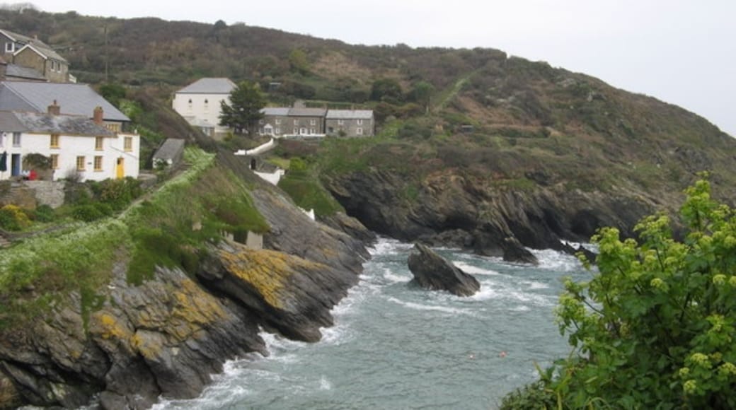 Photo "Portloe" by Ulrich Hartmann (CC BY-SA) / Cropped from original
