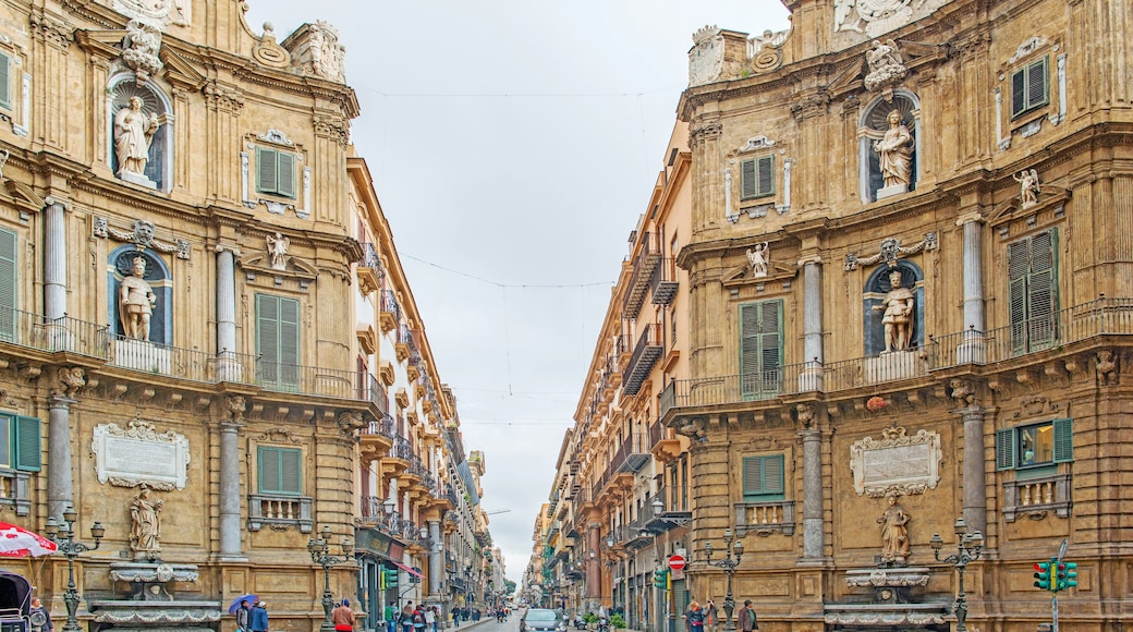 Foto "Via Vittorio Emanuele" di Bengt Nyman (CC BY) / Ritaglio dell’originale