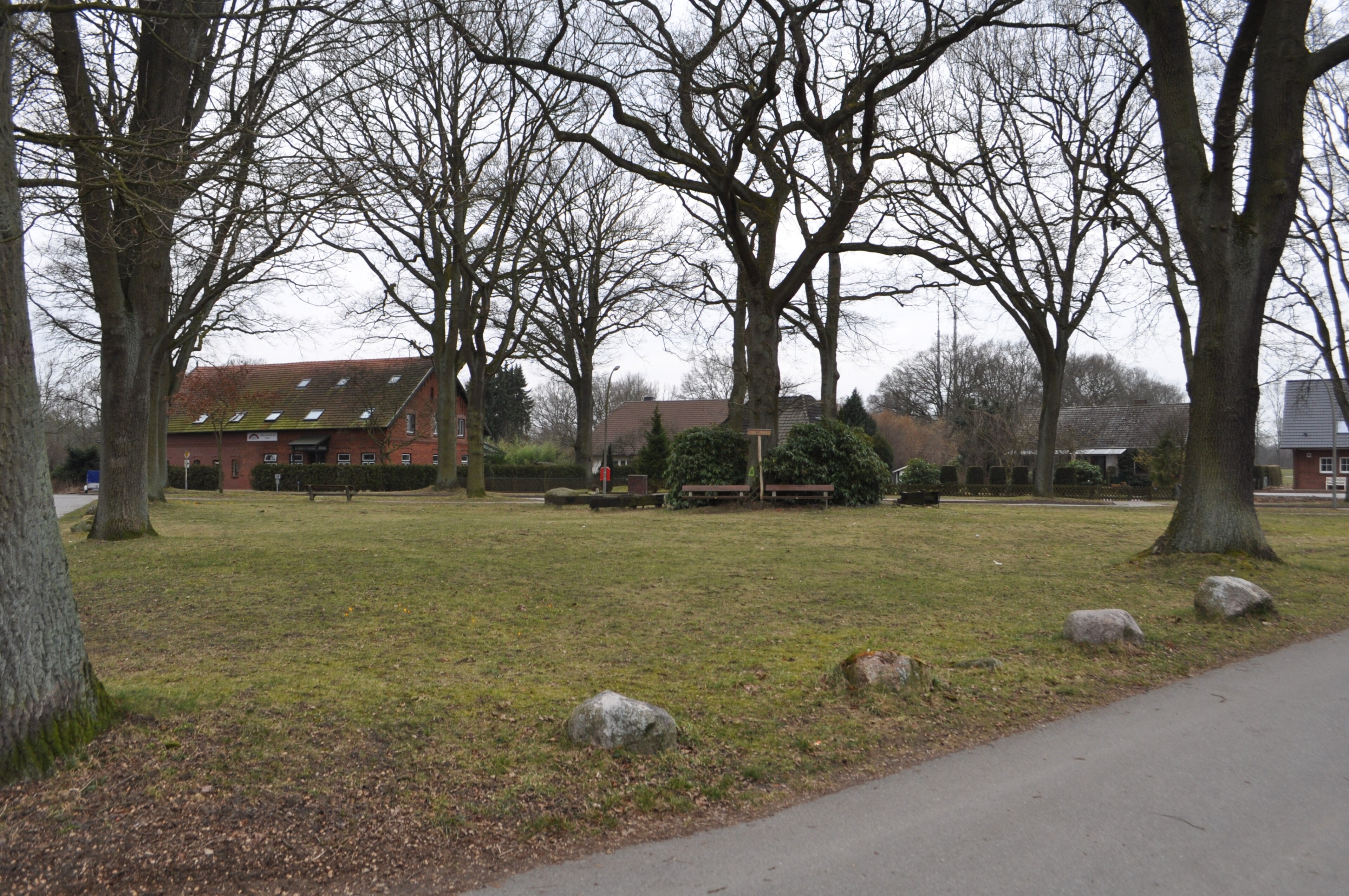 Kuva ”Lemsahl-Mellingstedt” käyttäjältä Ajepbah (CC BY-SA) / rajattu alkuperäisestä kuvasta