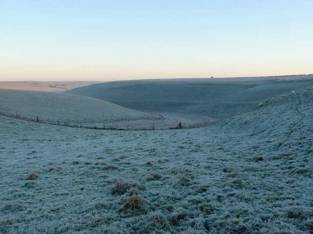 Foto "Compton Valence" de Nigel Mykura (CC BY-SA) / Recortada do original