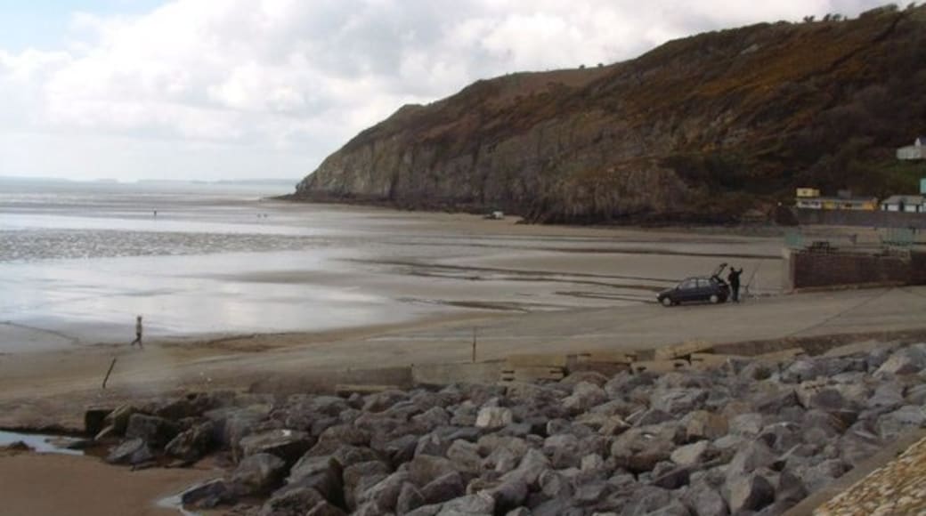 Photo "Pendine Sands" by Jeff Tomlinson (CC BY-SA) / Cropped from original