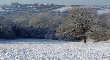 Snowy view across the Rhymney Valley. From 1633376 looking west towards Hengoed.