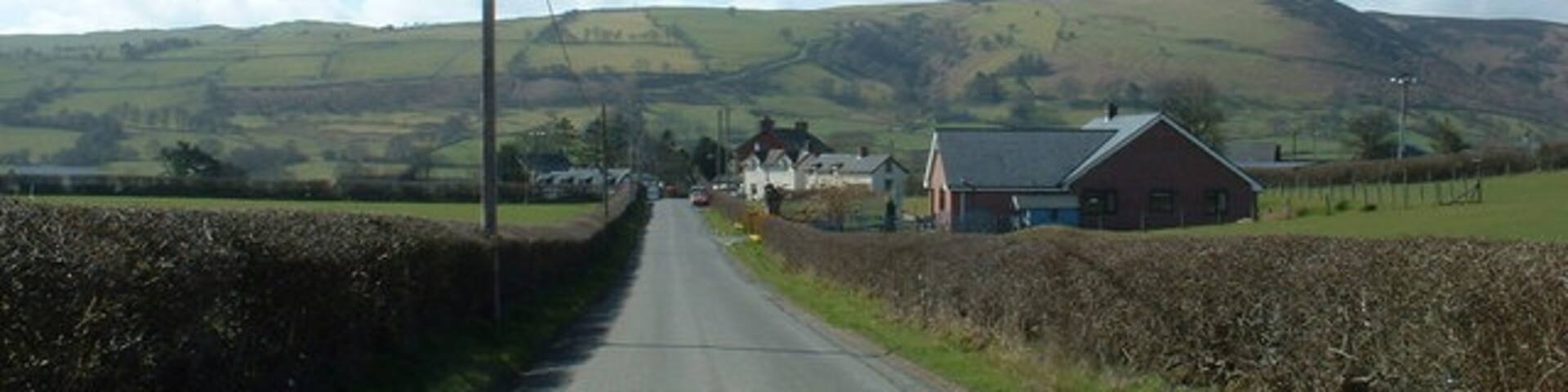 Pant-y-dwr Looking along the unclassified road to its junction with the B4518.