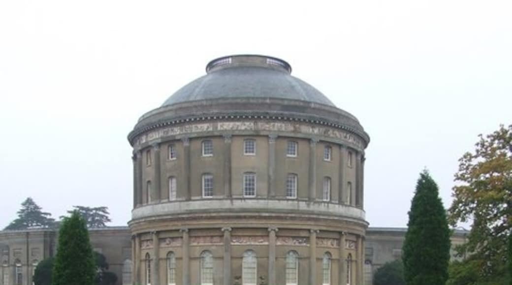Photo "Ickworth House" by Keith Evans (CC BY-SA) / Cropped from original