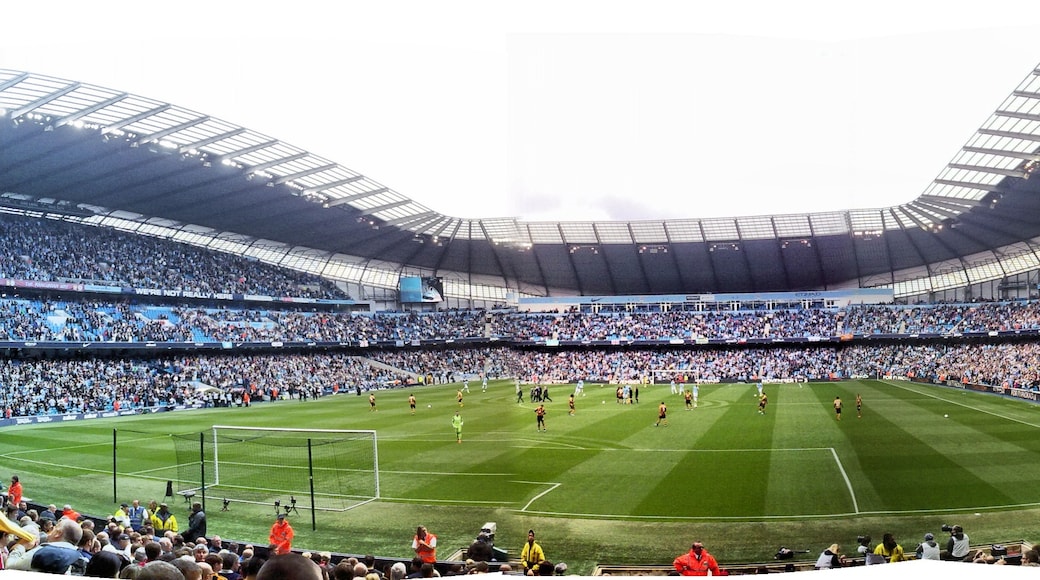 Photo "Etihad Stadium" by dom fellowes (CC BY) / Cropped from original
