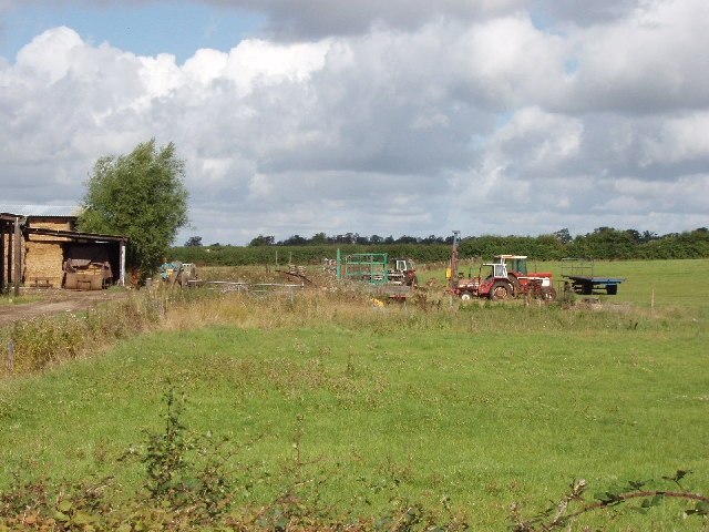 Photo "Haddenham" by David Hawgood (CC BY-SA) / Cropped from original