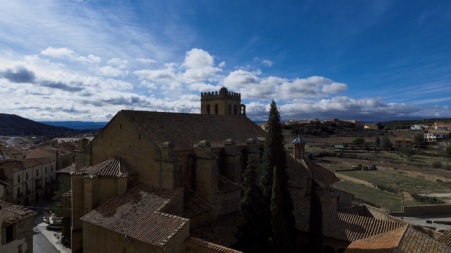 La antigua colegiata (s. XV) desde el Castillo de Mora de Rubielos.