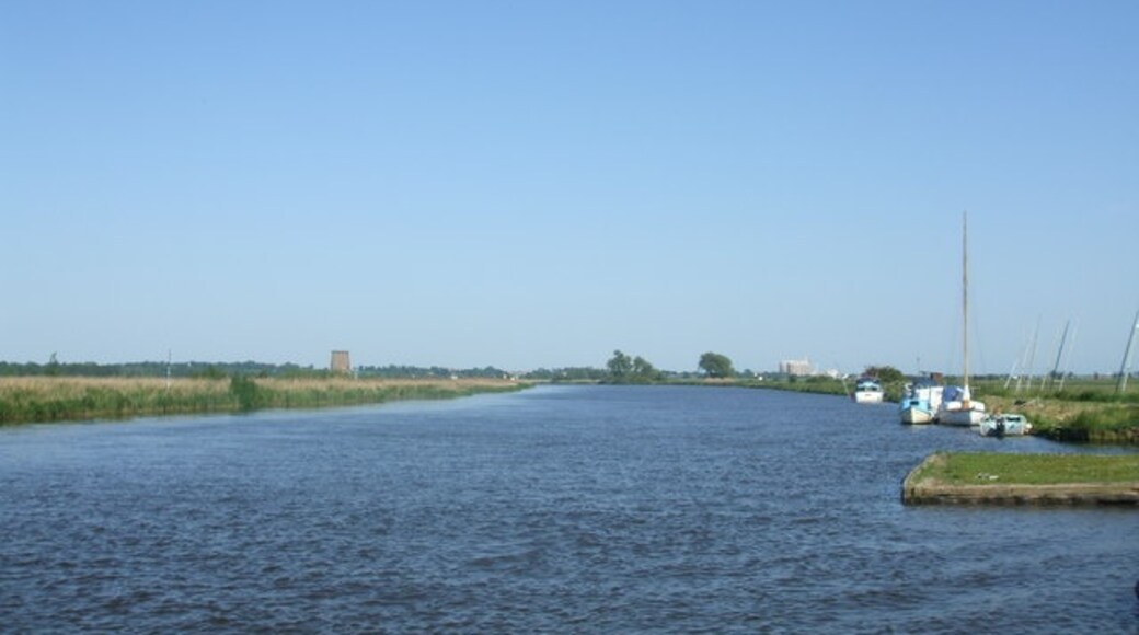 Foto „Carleton St. Peter“ von Ashley Dace (CC BY-SA)/zugeschnittenes Original