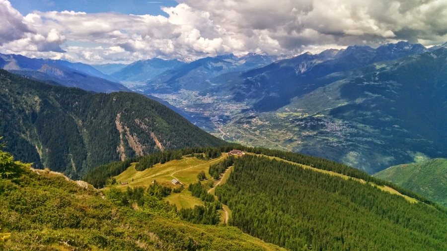 Photo "Panorama" by Gianluca Cogoli (Creative Commons Attribution 3.0) / Cropped from original