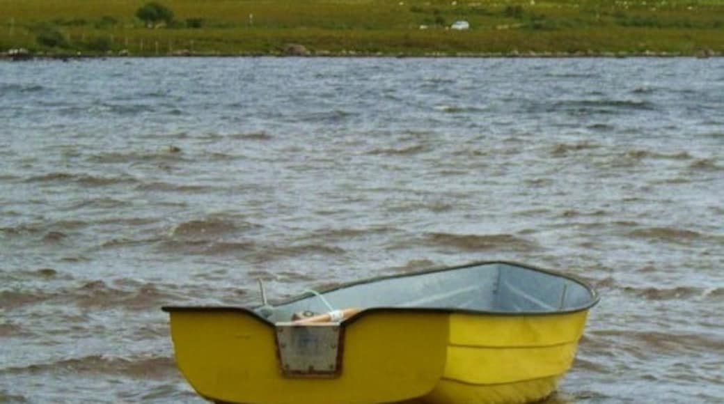 Ảnh "Hồ Osgaig" của Gordon Hatton (CC BY-SA) / Cắt từ ảnh gốc