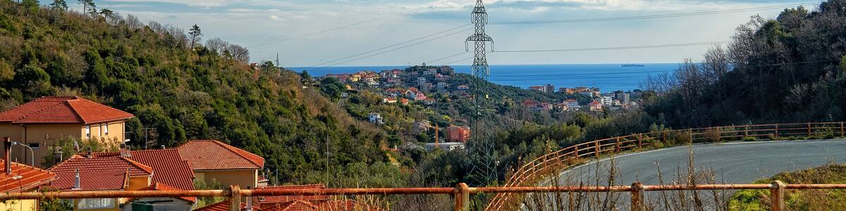 Photo "Alture di Celle Ligure" by Terensky (Creative Commons Attribution 3.0) / Cropped from original